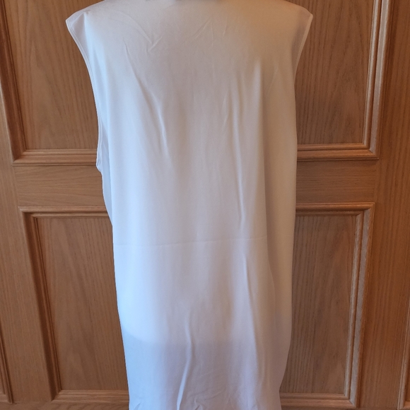 Sleeveless Colour Block Blouse - Picture 2 of 3